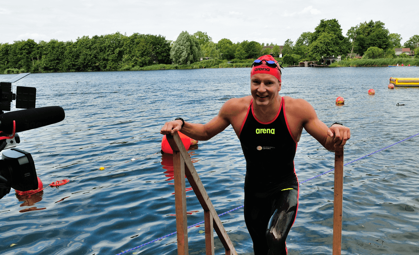 Lars is op zoek naar partners en mensen die hem helpen en ondersteunen - hij is een top open water zwemmer en zeer succesvol - foto gemaakt door Jos Dinkelberg fotografie