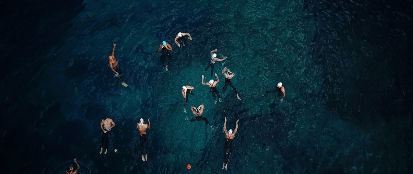 Open water zwemmen is een sport voor iedereen - het is vrij, goed voor je, en zeer uitdagend. Ook is het erg tactisch en daarom vindt Lars het een geweldige sport.