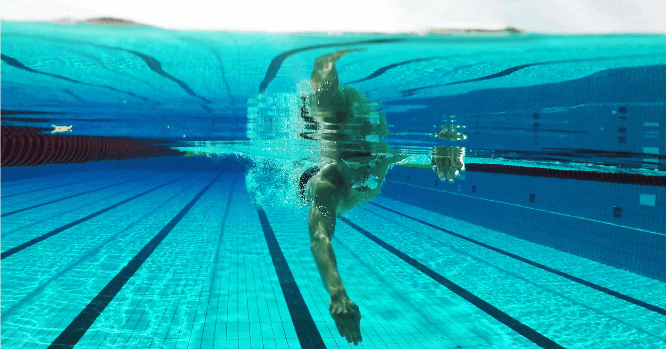Zwem blog Lars Bottelier - volg professioneel open water zwemmer Lars Bottelier in zijn Road to Parijs 2024. Als ultra marathon zwemmer weet hij als geen ander hoe belangrijk een efficiënte borstcrawl is.