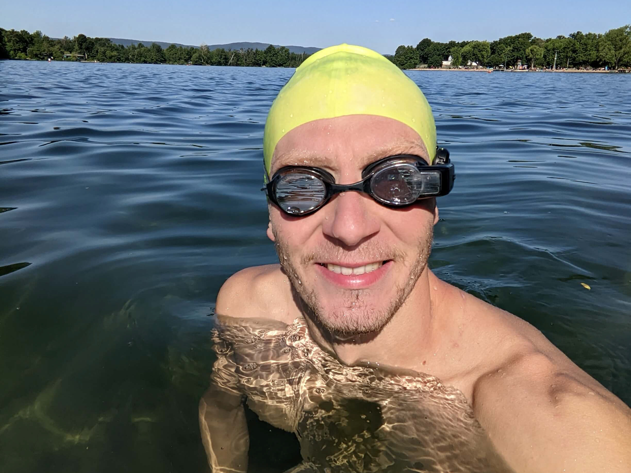 FORM Swim is een smart zwembril zwembrilletje waarmee ik mijn trainingen naar een hoger niveau kan brengen
